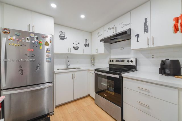 3071 NW 47th Ter 227, Lauderdale Lakes, FL 33313