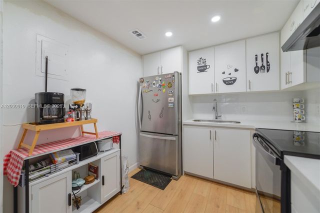 3071 NW 47th Ter 227, Lauderdale Lakes, FL 33313