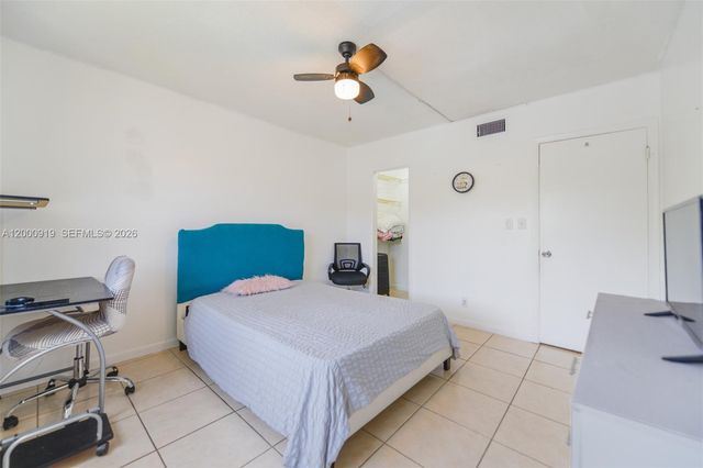 3071 NW 47th Ter 227, Lauderdale Lakes, FL 33313
