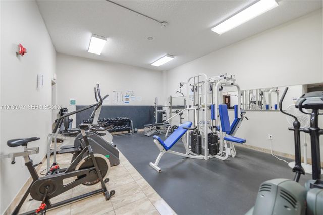 3071 NW 47th Ter 227, Lauderdale Lakes, FL 33313