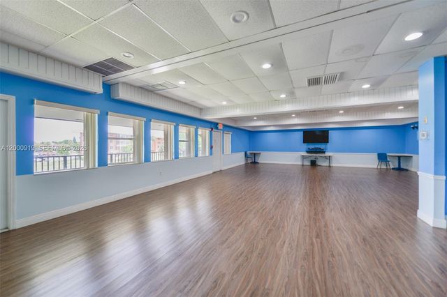 3071 NW 47th Ter 227, Lauderdale Lakes, FL 33313