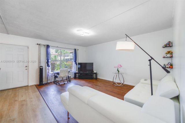 3071 NW 47th Ter 227, Lauderdale Lakes, FL 33313