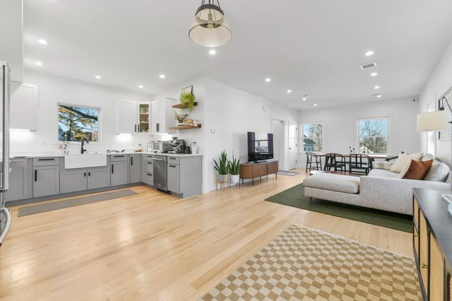 17 Akron St 2, Boston, MA 02119