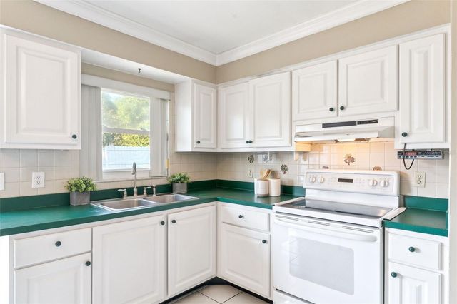 100 JUAREZ DRIVE, Kissimmee, FL 34743