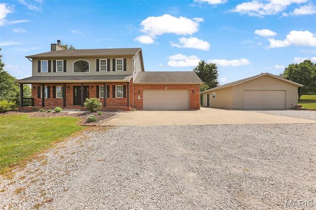 26 Hickory Point, Moro, IL 62067