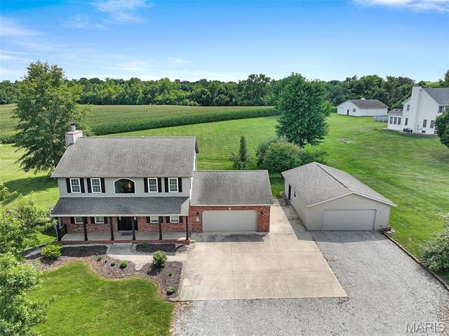 26 Hickory Point, Moro, IL 62067