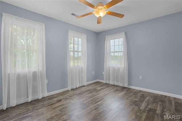 26 Hickory Point, Moro, IL 62067