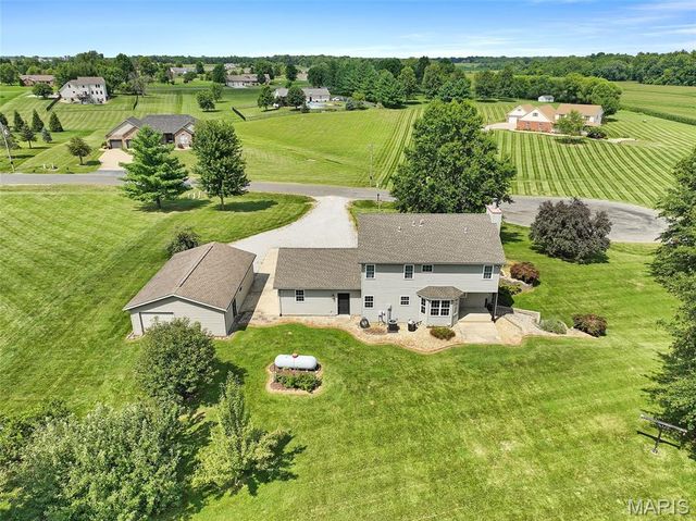 26 Hickory Point, Moro, IL 62067