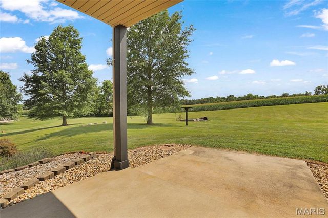 26 Hickory Point, Moro, IL 62067