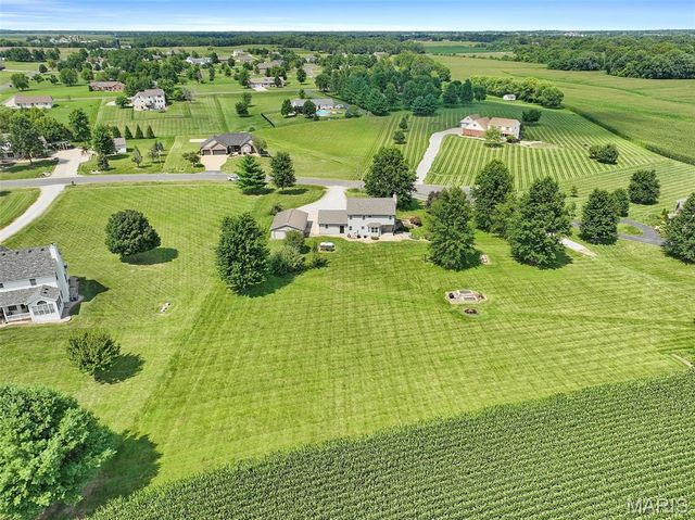 26 Hickory Point, Moro, IL 62067