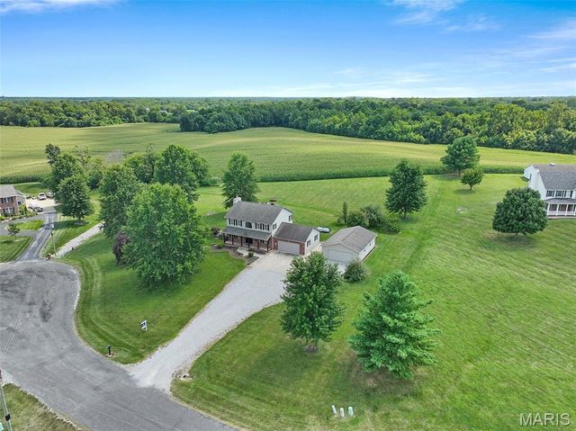 26 Hickory Point, Moro, IL 62067