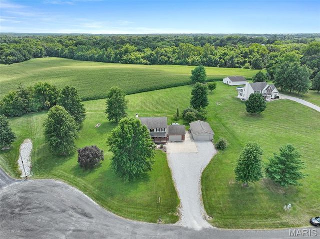 26 Hickory Point, Moro, IL 62067