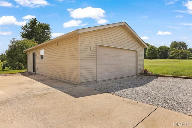 26 Hickory Point, Moro, IL 62067
