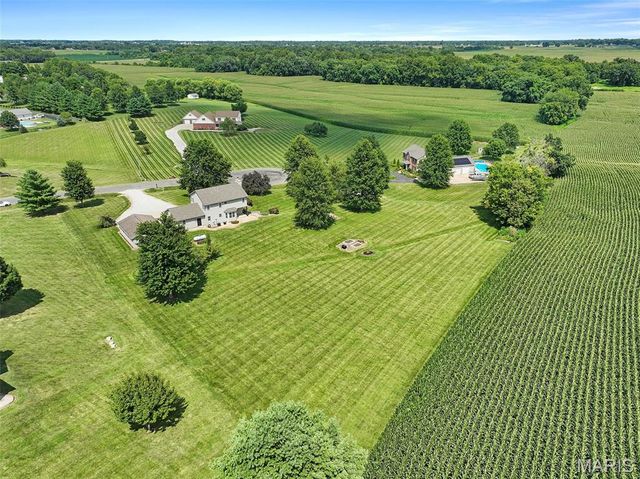 26 Hickory Point, Moro, IL 62067