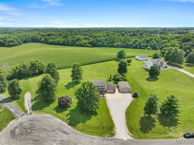 26 Hickory Point, Moro, IL 62067