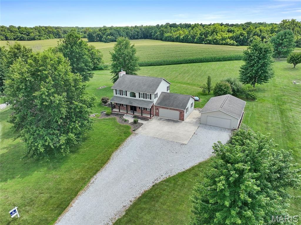 26 Hickory Point, Moro, IL 62067