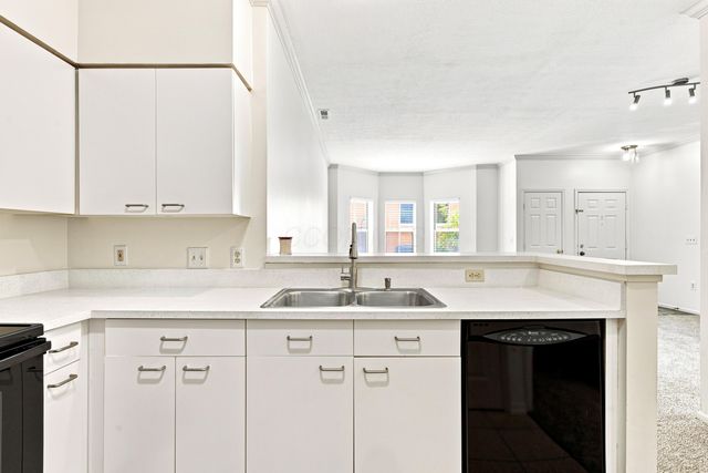 22 W Russell Street, Columbus, OH 43215