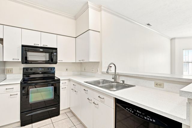 22 W Russell Street, Columbus, OH 43215