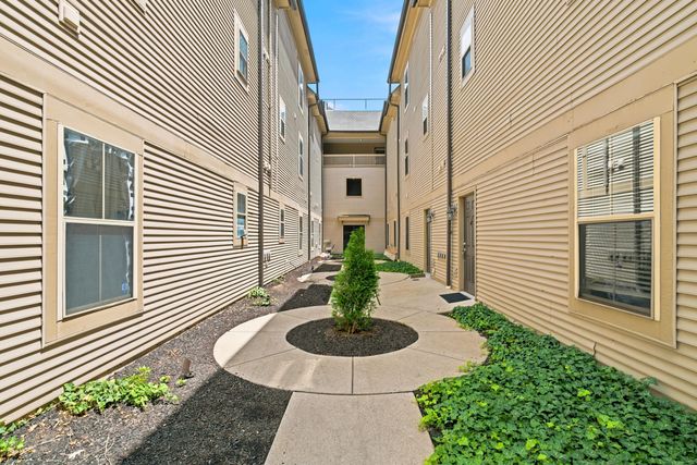 22 W Russell Street, Columbus, OH 43215