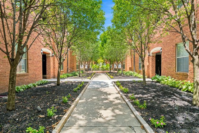 22 W Russell Street, Columbus, OH 43215