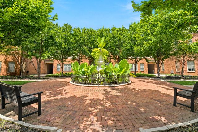 22 W Russell Street, Columbus, OH 43215