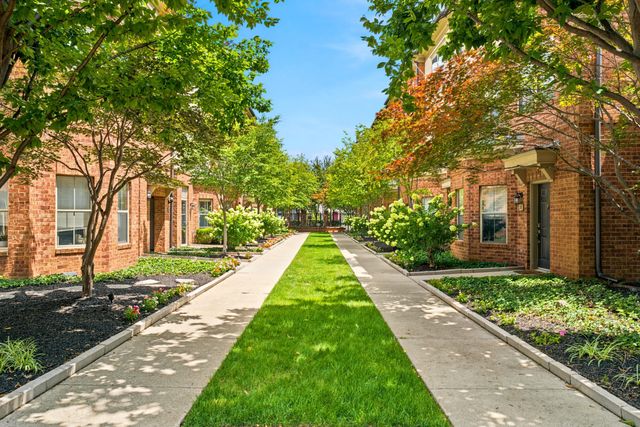 22 W Russell Street, Columbus, OH 43215