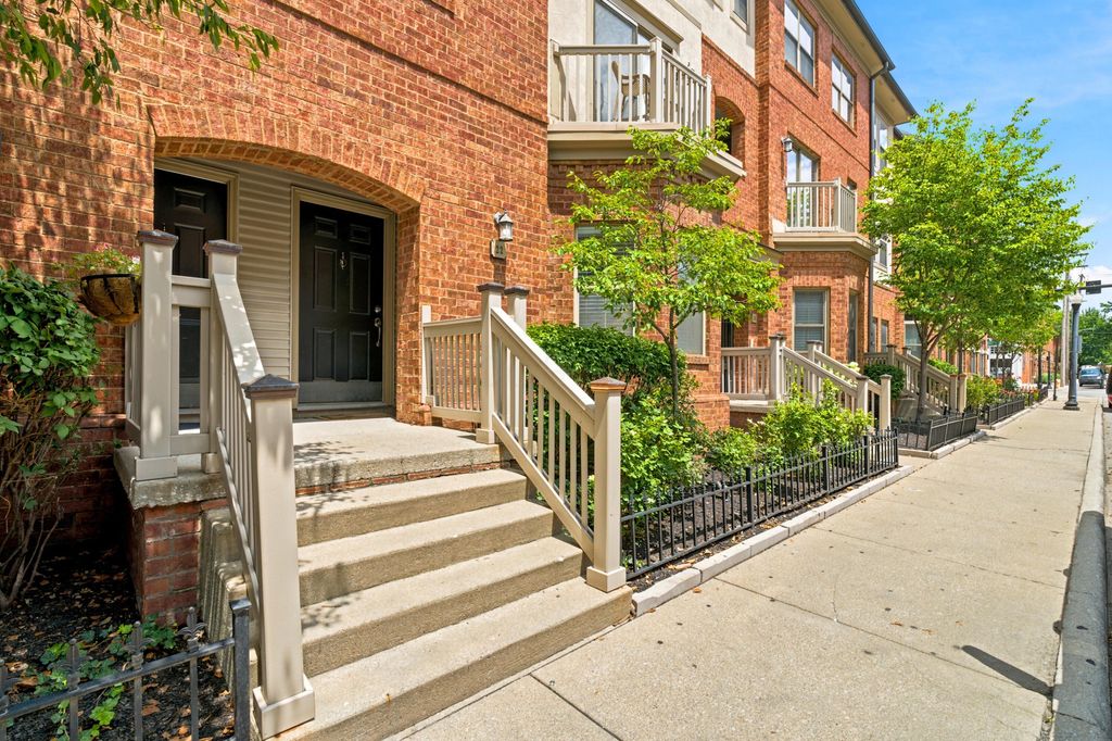 22 W Russell Street, Columbus, OH 43215