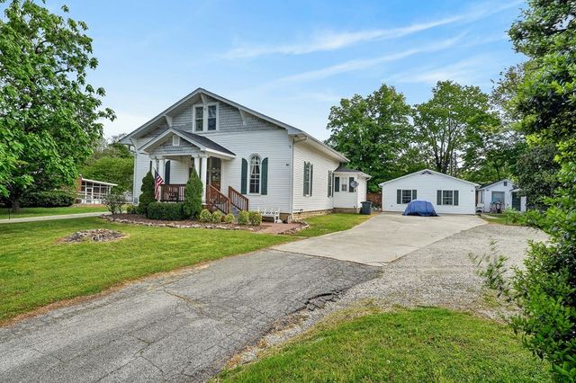105 Roberts St, Livingston, TN 38570