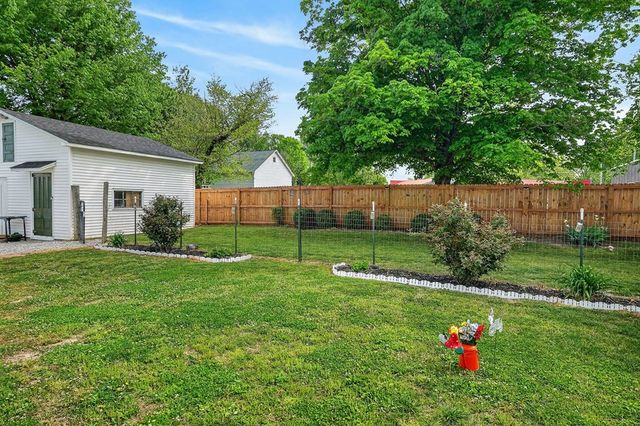 105 Roberts St, Livingston, TN 38570