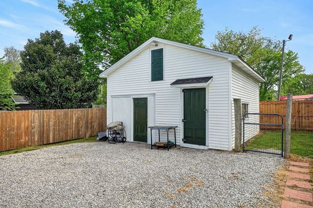 105 Roberts St, Livingston, TN 38570