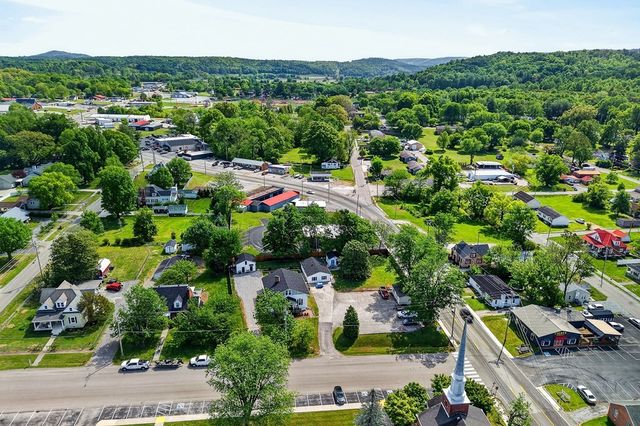 105 Roberts St, Livingston, TN 38570
