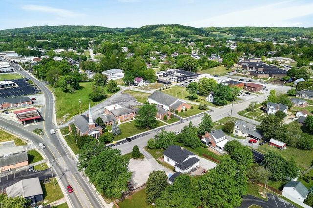 105 Roberts St, Livingston, TN 38570