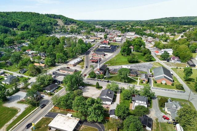 105 Roberts St, Livingston, TN 38570