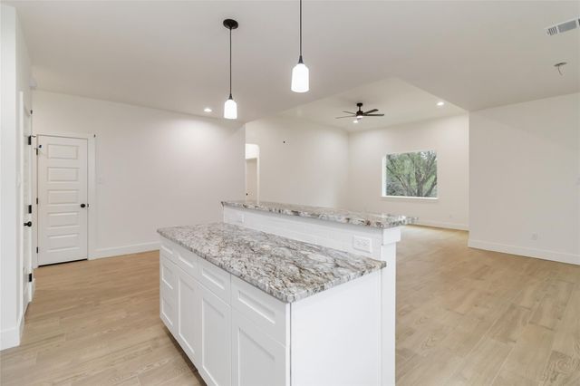12 Meadow Oak CT, Wimberley, TX 78676