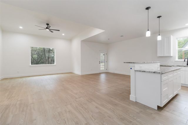 12 Meadow Oak CT, Wimberley, TX 78676