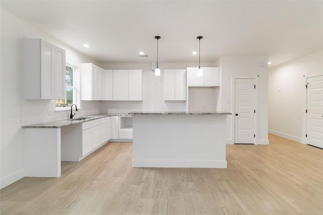12 Meadow Oak CT, Wimberley, TX 78676