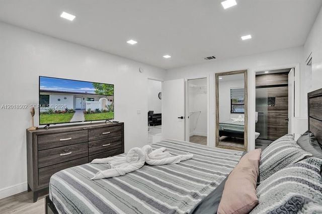 5434 SW 25th Ave, Dania Beach, FL 33312