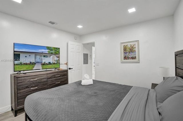 5434 SW 25th Ave, Dania Beach, FL 33312