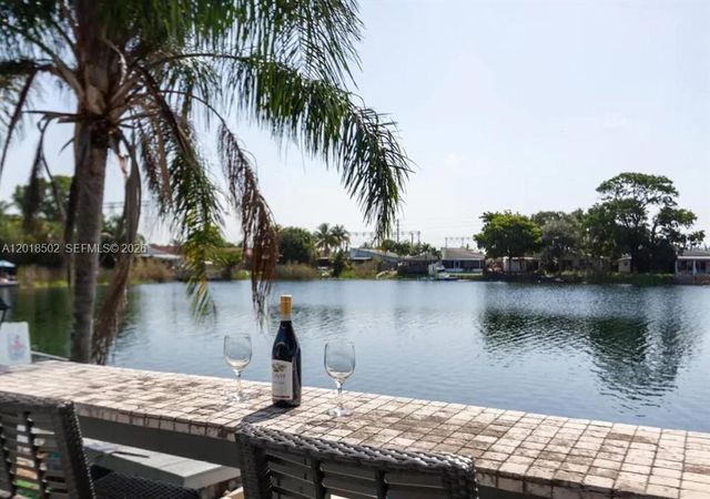 5434 SW 25th Ave, Dania Beach, FL 33312