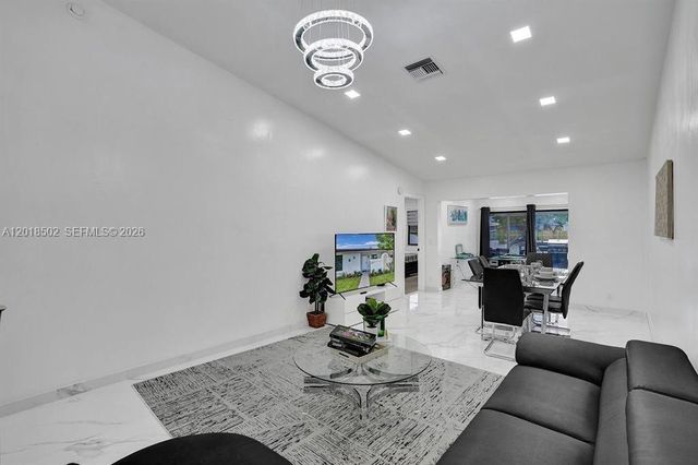 5434 SW 25th Ave, Dania Beach, FL 33312
