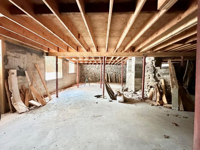 34 New Road, Weare, NH 03281