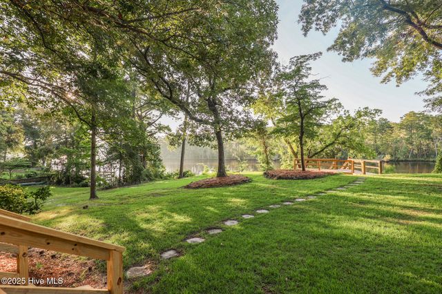 214 Shoreline Drive, New Bern, NC 28562
