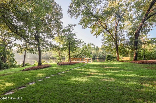 214 Shoreline Drive, New Bern, NC 28562