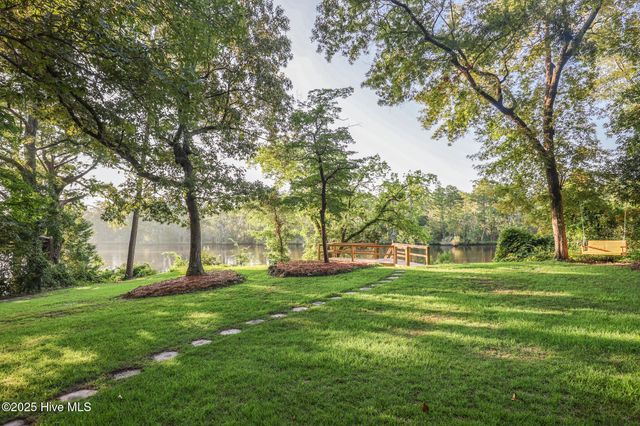 214 Shoreline Drive, New Bern, NC 28562