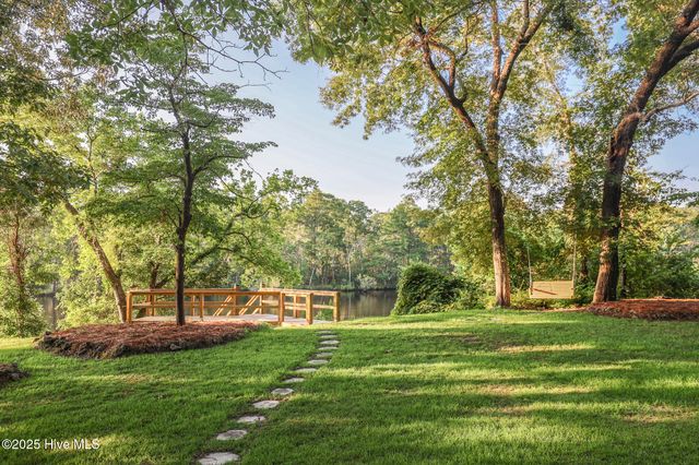 214 Shoreline Drive, New Bern, NC 28562