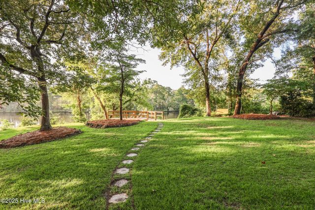 214 Shoreline Drive, New Bern, NC 28562