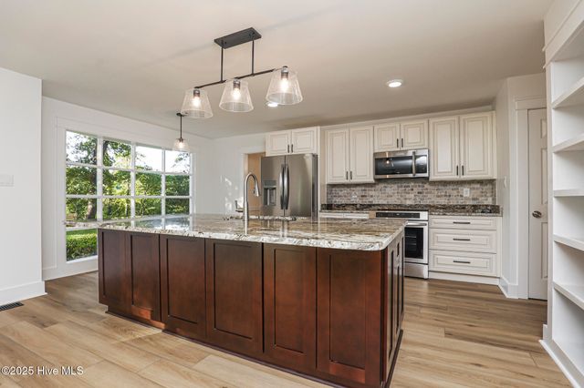 214 Shoreline Drive, New Bern, NC 28562