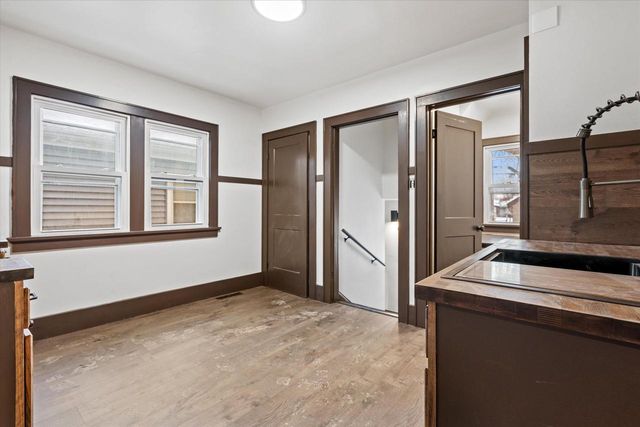 3673 S Ahmedi AVENUE, Saint Francis, WI 53235