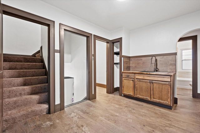 3673 S Ahmedi AVENUE, Saint Francis, WI 53235