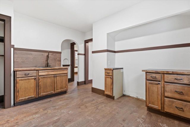 3673 S Ahmedi AVENUE, Saint Francis, WI 53235